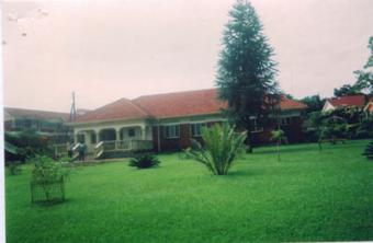 Lovely villa with lush garden Kampala