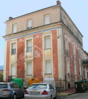 Historic palazzo with 6 apartmen Sulmona