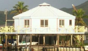 Sailor`s Dream on the Water Isla Guanaja