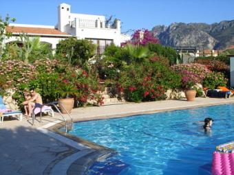 3 bed villa with 2 bungalows Alsancak