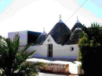 ITALY-APULIAN TRULLI 72014