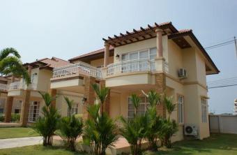 Exclusive two floor house Bangsaen