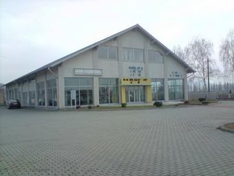 Car showroom+service+flat Esztergom