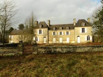 MAGNIFIQUE CHATEAU (fin XVIII) Britanny