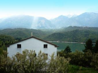 6 bedroom villa with 11 ha Casoli