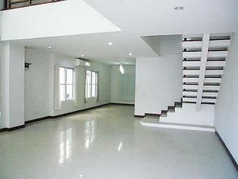 New Semi-Detached House For Rent Bangkok