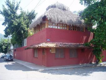 Centrally located 2BR 3B - 300m2 Zihuatanejo