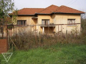We present you a small house nes Plovdiv