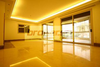 Absolutely Stunning Apartment Summerland