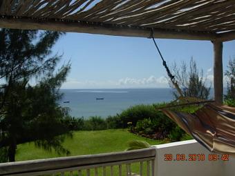 BUSINESS & PLEASURE Inhassoro