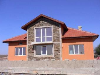 House close to the sea and Golf Balchik