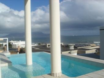 EXCLUSIVE HOME / PRIME AREA Cape Town
