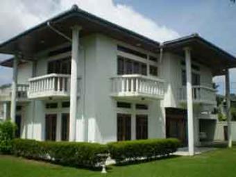 Specious four bed rooms house Nawala