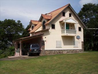 IMPRESIVE HOUSE WITH FOREST AND Lake Gatun Colon Panama