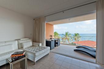 FOR SALE BEACHFRONT APARTMENT Simpson Bay   Pelican Key