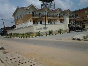 4 bedroom luxury serviced flats Yaba