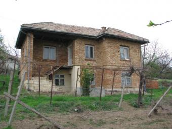 Brick house with huge garden Ruse