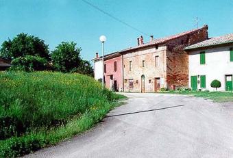 3-storey house nr Lake Trasimeno Perugia