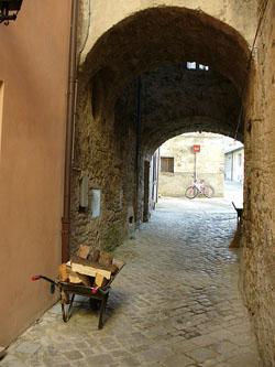 Charming village house in Italy Le Marhce