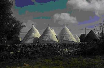 IALY-APULIAN TRULLI 70013