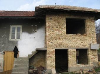 Two-storey house with beautiful Ruse