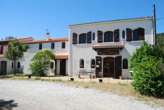 Large B&B with separate villa Maury
