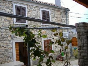 Renovated old stone house Pula