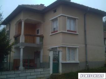 A fine location 2 storey house Vratsa County