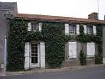 Charming Long&eacute;re Argenton Chateau