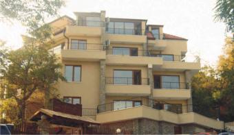 Apartments next to the sea coast Byala
