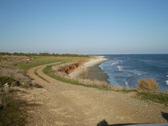 BIG PLOT OF LAND ON THE SEAFRONT Mazotos