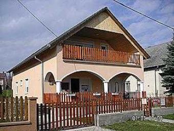 Detached House by Lake Balaton Vonyarcvashegy