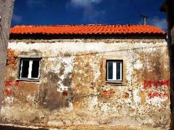 Old house to recorver Sancheira �bidos
