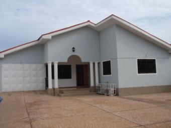 6 bedrooms house to let East Legon