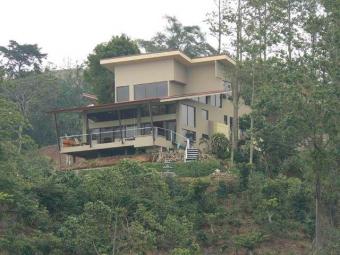 3 br 1 1/2 bath house San Ram�n, Alajuela