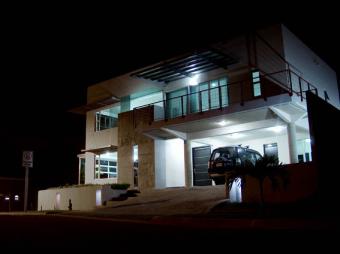 Minimalist and Modern House Alajuela
