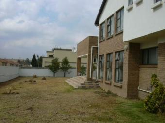 5 BED CLUSTER 2 LET. SUNNINGHILL Sunninghill, Johannesburg