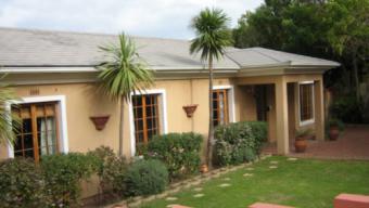 Family Home in Quiet cul de sac Somerset West