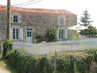 DETACHED STONE COTTAGE Chantonnay