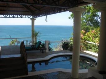 Ocean Front House - pool -3 beds Salinas