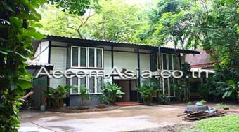 CHARMING WOODEN HOUSE :ASOKE BTS Bangkok