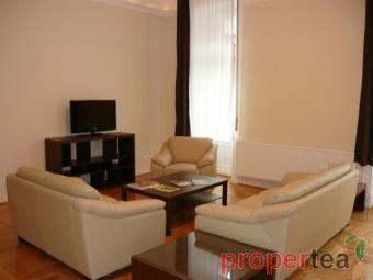 MODERN APARTMENT IN HISTORICAL B Budapest