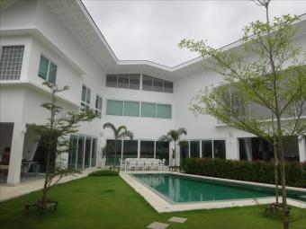 Huge pool villa for sale in Phuk Phuket