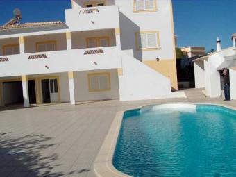 Villa with Pool, up 12 peoples P�ra