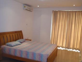 one room fully furnished to let Accra