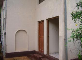 Two unit house going cheap Borelesgamuwa