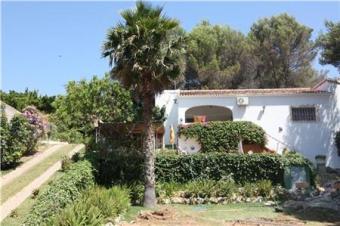 Villa with large plot of land Adsubia
