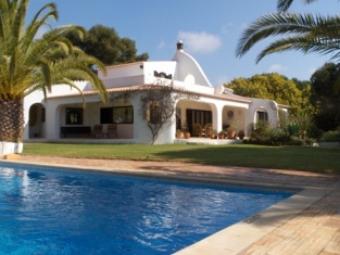 4 Bed with Pool & T.Court rf1783 Carvoeiro