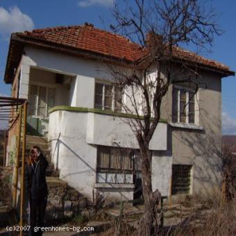 Two-storey house in a small vill Burgas