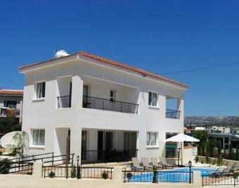 New villa with pool Coral Beach